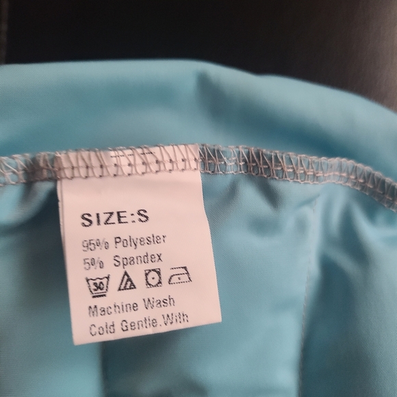 Women Sliver bubble mini skirt size Small - Picture 4 of 4